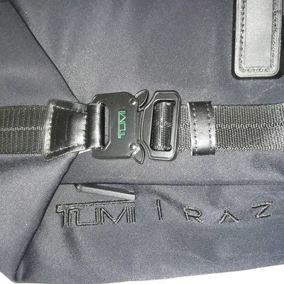 tumi TAHOE Bozeman Sling Body Bag Black One Shoulder Rare Model 798701DGR