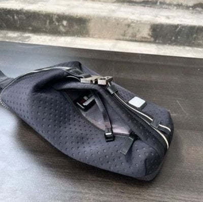 TUMI TAHOE Bozeman Sling Body Bag 798675 Black Shoulder Rare Modedp
