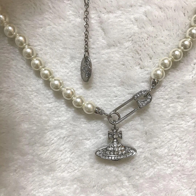 Vivienne Westwood Orb Motif Bass Relief Pearl Safety Pin Necklace Choker Silver
