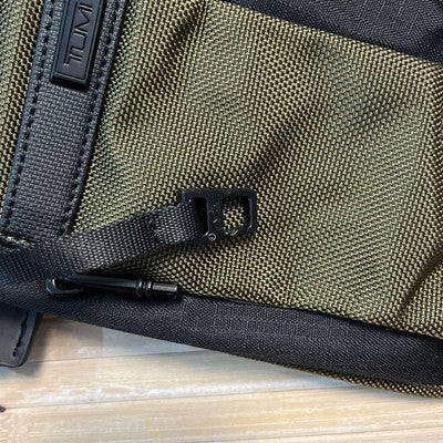 Auth tumi Alpha Compact Sling One Shoulder Bag outlet Green