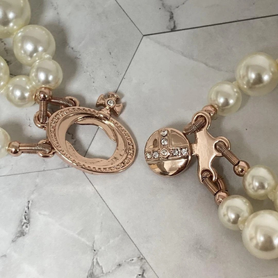 Vivienne Westwood 3-row pearl drop necklace in pink gold with drawstring bag