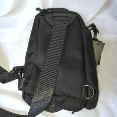see description Black/Navy TUMI Kelly Sling Body Bag Body Bag One-shoulderpp