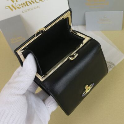 Vivienne Westwood clasp wallet Multi-Card Pocket  Snap button closure Leather