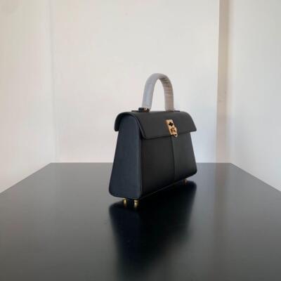 CAFUNE Shoulder bag Black Leather For women Black　Comes with storage bag