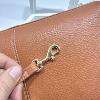 cafune brown leather shoulder bag large, brown, with metal fittings