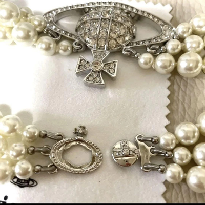 Vivienne Westwood necklace, triple pearl choker, silver, total length 38cm