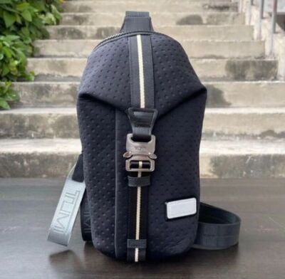 TUMI TAHOE Bozeman Sling Body Bag 798675 Black Shoulder Rare Modedp