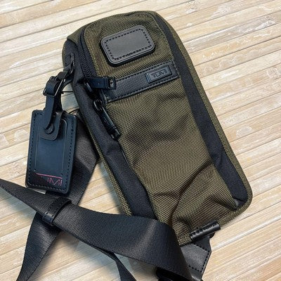 Auth tumi Alpha Compact Sling One Shoulder Bag outlet Green