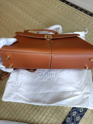 cafune brown leather shoulder bag large, brown, with metal fittings