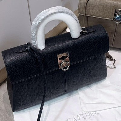cafune shoulder bag. Large black b001 for women, comes with storage bag,