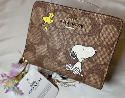 Coach bi-fold mini wallet Snoopy collaboration signature CE704 IMT1O