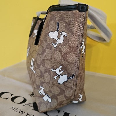 Coach Peanuts Snoopy collaboration Tote Bag Outlet Redwood Beige Black