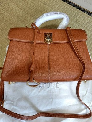 cafune brown leather shoulder bag large, brown, with metal fittings