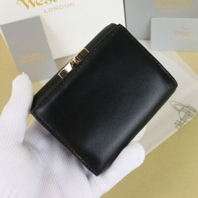Vivienne Westwood clasp wallet Multi-Card Pocket  Snap button closure Leathersp