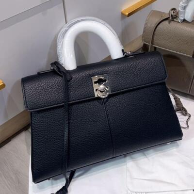 cafune shoulder bag. Large black b001 for women, comes with storage bag,