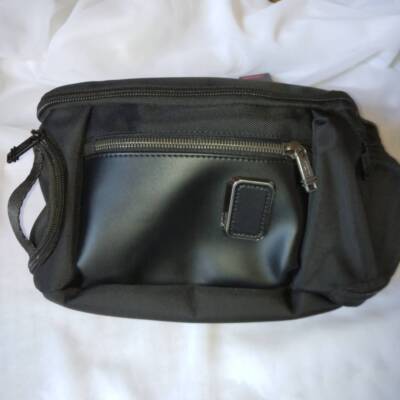 see description Black/Navy TUMI Kelly Sling Body Bag Body Bag One-shoulderpp