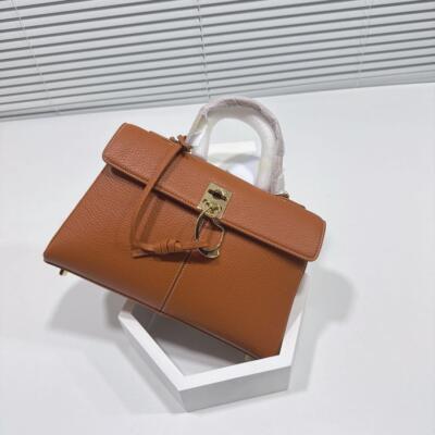 cafune brown leather shoulder bag large, brown, with metal fittings