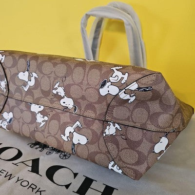 Coach Peanuts Snoopy collaboration Tote Bag Outlet Redwood Beige Blacksp