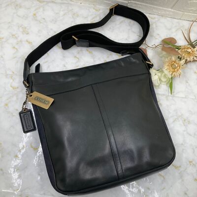 Coach Shoulder bag brand logo simple Crossbody Purse in Black Leather
