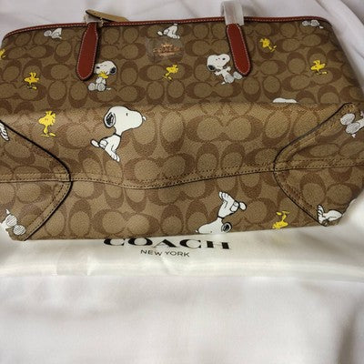 Coach Peanuts Snoopy CF166 Tote Bag Signature Canvas Khaki Redwood Multi