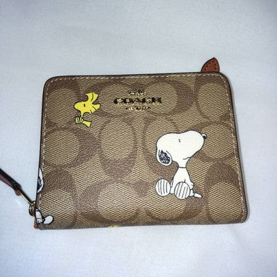 Coach bi-fold mini wallet Snoopy collaboration signature CE704 IMT1O