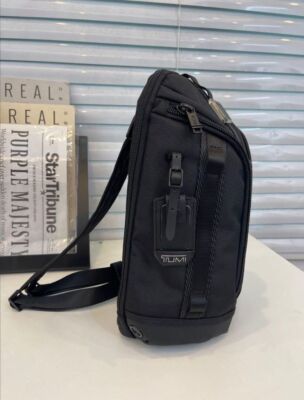 TUMI Night Sling Body Bag 2WAY Compact size magnetic strap Blackdp