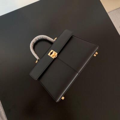 CAFUNE Shoulder bag Black Leather For women Black　Comes with storage bag