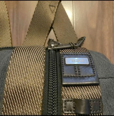tumi Mont Blanc Sling Bag One-Shoulder Body Bag 2WAY size magnetic strap Black