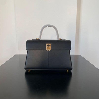 CAFUNE Shoulder bag Black Leather For women Black　Comes with storage bag