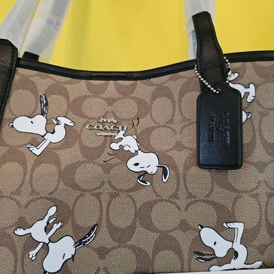 Coach Peanuts Snoopy collaboration Tote Bag Outlet Redwood Beige Black