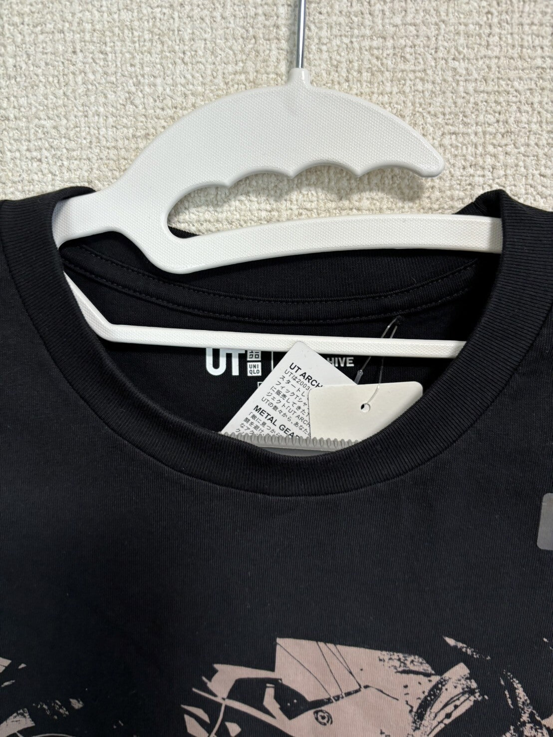 bargain price  UNIQLO METAL GEAR SOLID ARCHIVE GRAPHIC UT T-SHIRT in Hand black