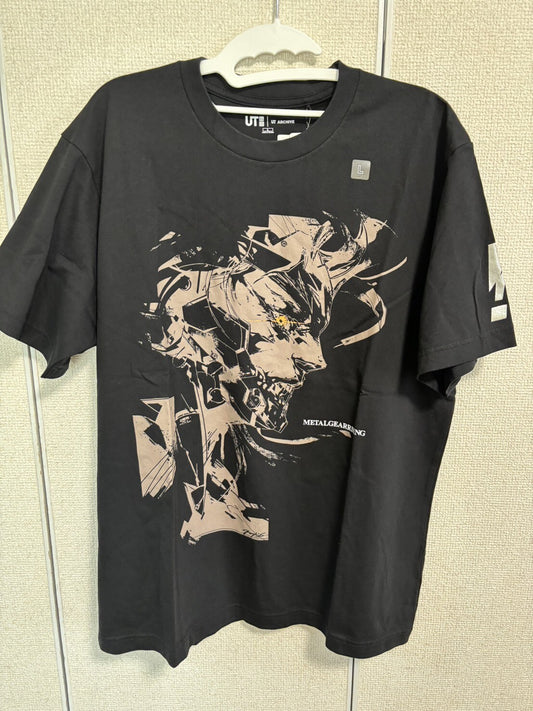 bargain price  UNIQLO METAL GEAR SOLID ARCHIVE GRAPHIC UT T-SHIRT in Hand black