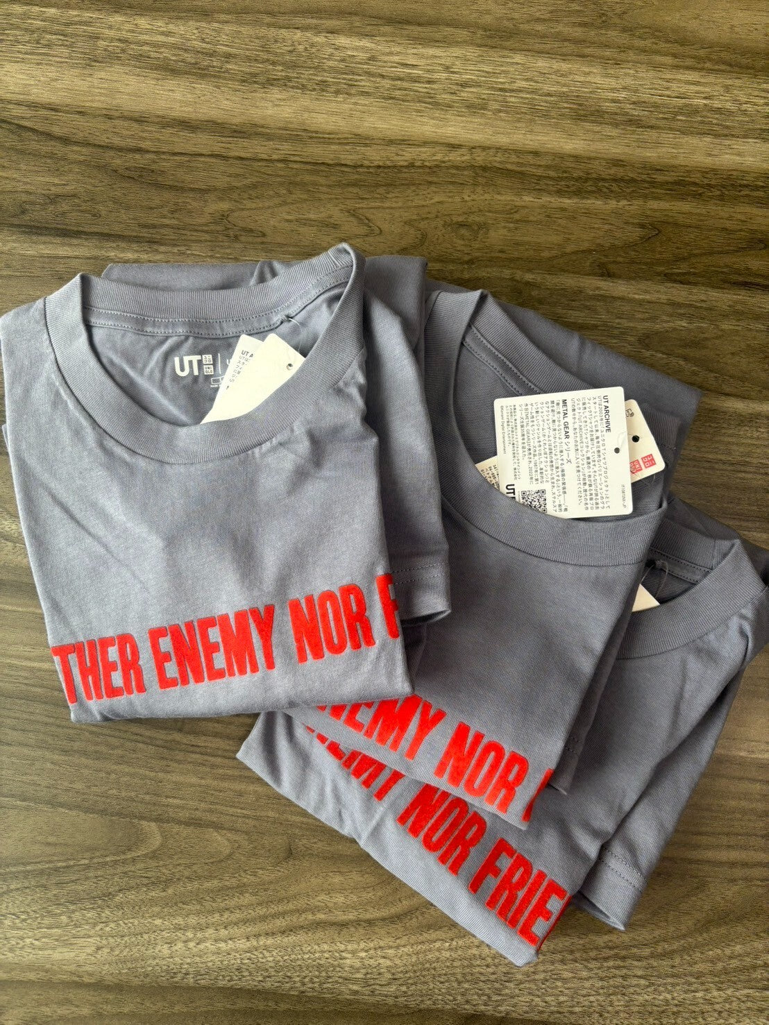 bargain price UNIQLO METAL GEAR SOLID ARCHIVE GRAPHIC UT T-SHIRT in Hand Grey