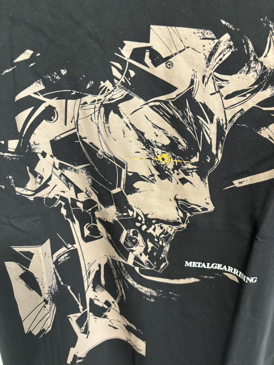 UNIQLO METAL GEAR SOLID ARCHIVE GRAPHIC UT T-SHIRT in Hand black sp