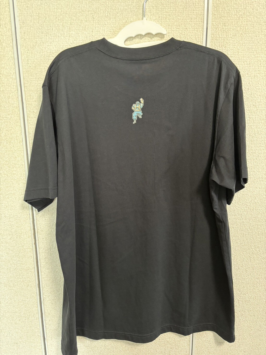 bargain price UNIQLO METAL GEAR SOLID ARCHIVE GRAPHIC UT T-SHIRT in Hand Black B