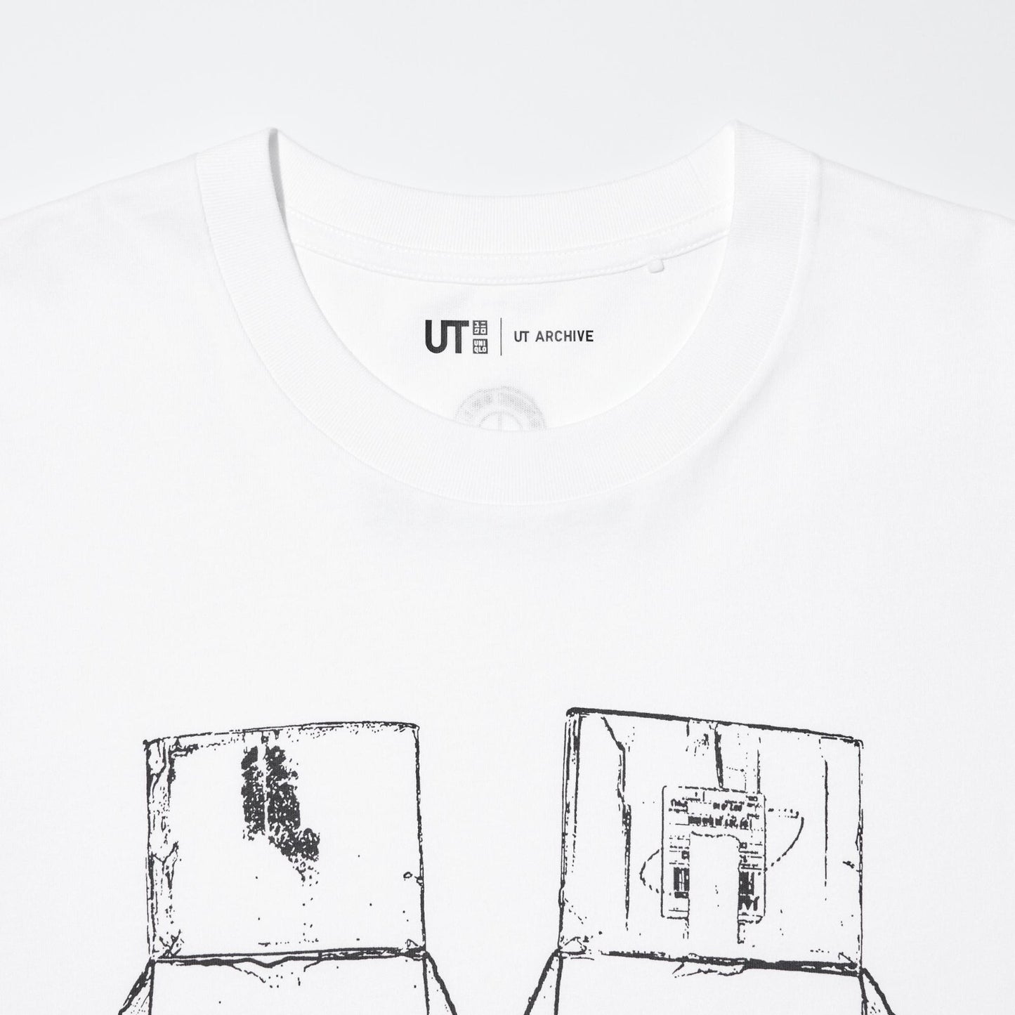 bargain price UNIQLO METAL GEAR SOLID ARCHIVE GRAPHIC UT T-SHIRT in Hand whiteB
